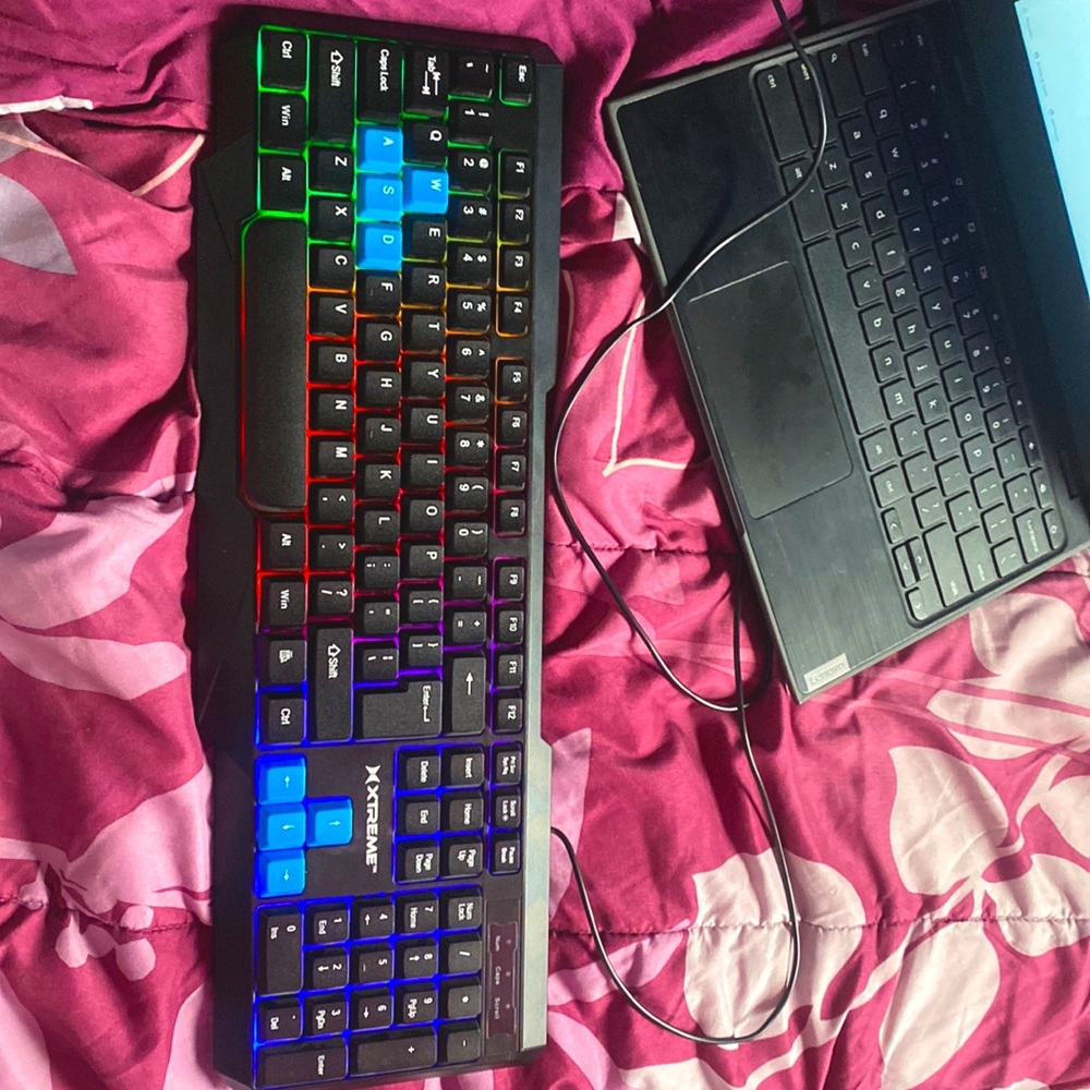 Led/light up keyboard. Can be connected to anything w\ USB cord. Small crack ⬇️!